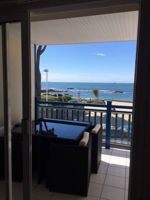 Vue mer du séjour et balcon