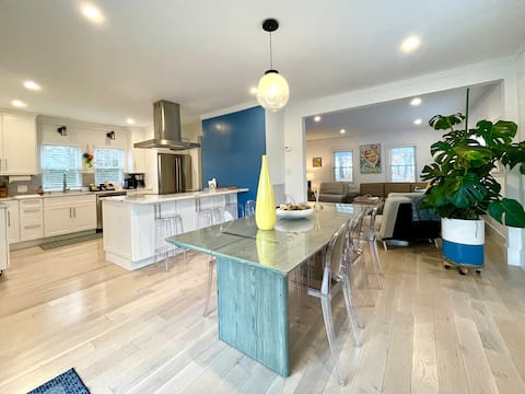 Successful Airbnb property: Entire House • Hyannis • Across from the Beach in Barnstable Town