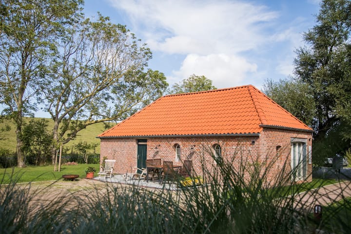 Small cottage directly located at the North Sea