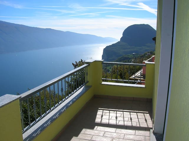 appartamento bilocale vista lago