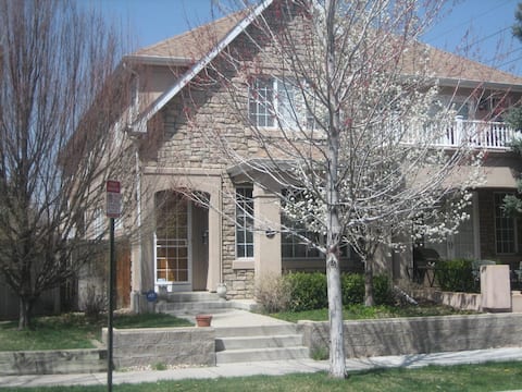 Top Airbnb: Beautiful 1/2 Duplex in Cherry Creek in Cherry Creek