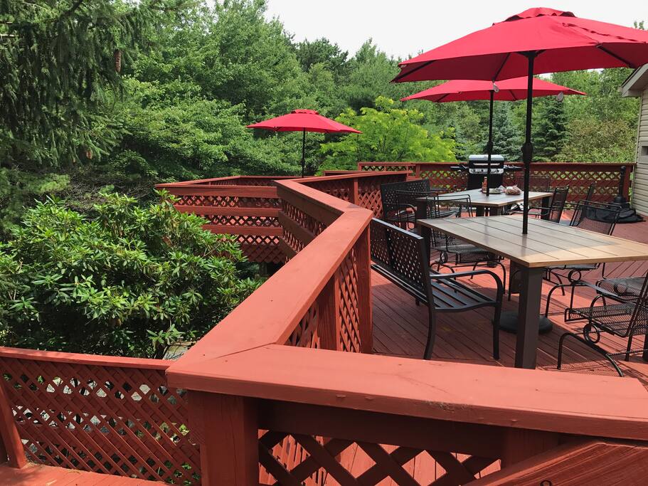 Expansive deck for outdoor entertainment!