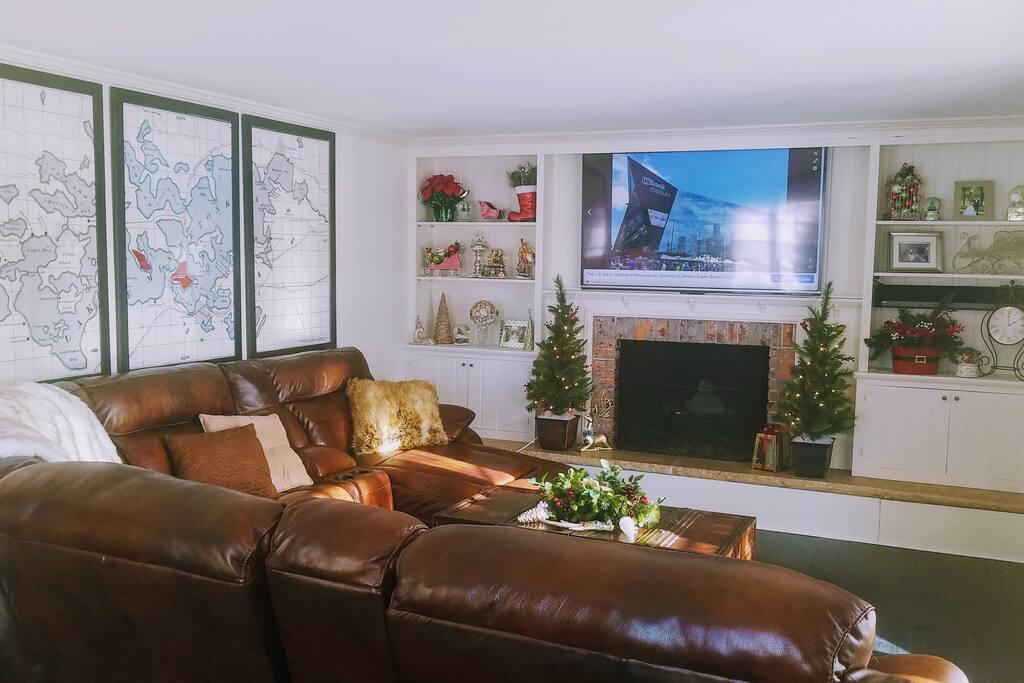 Lakeside living room with large leather sectional (has 5 over-sized seats - including 2 recliners and a chaise lounge)