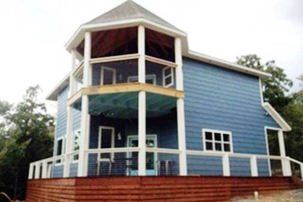 Two large turret decks. Beautiful view of the lake from the upper deck. One smaller back deck with an outdoor shower. Lots of room for outdoor entertaining.