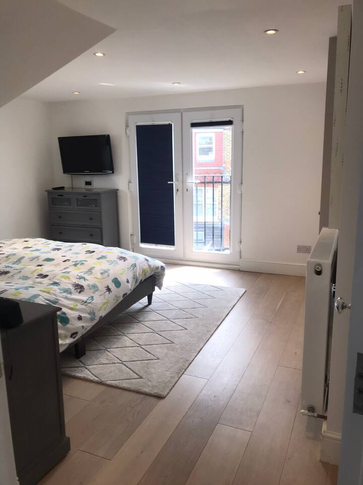 Loft Room with en suite