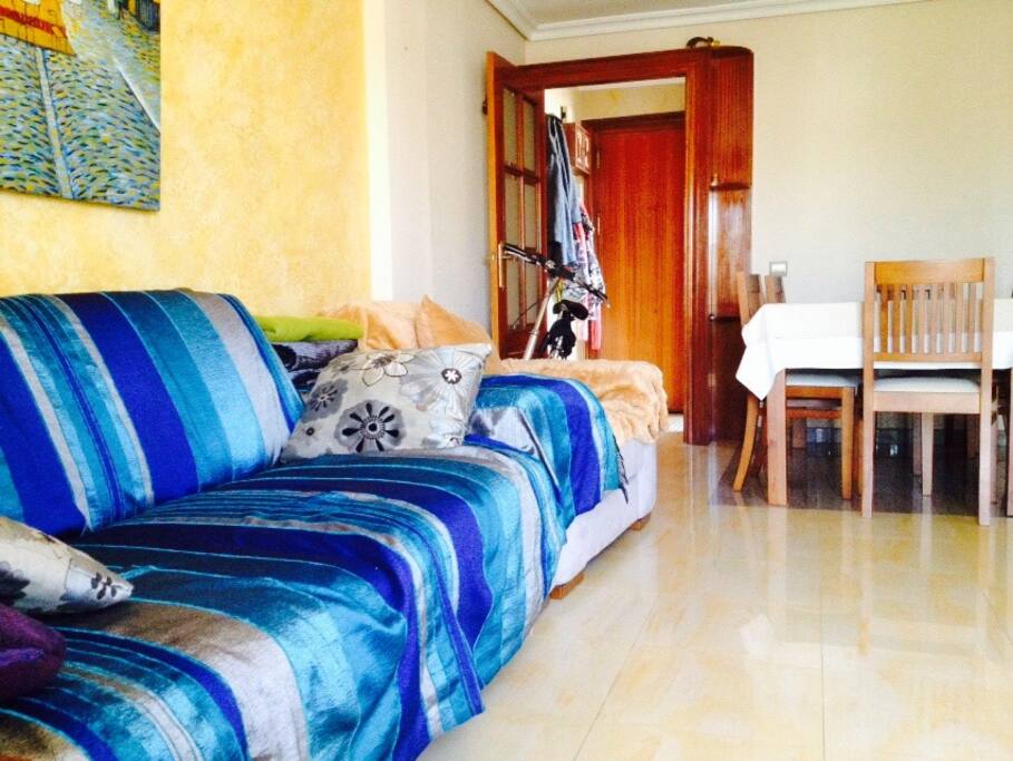Salón. Living room.