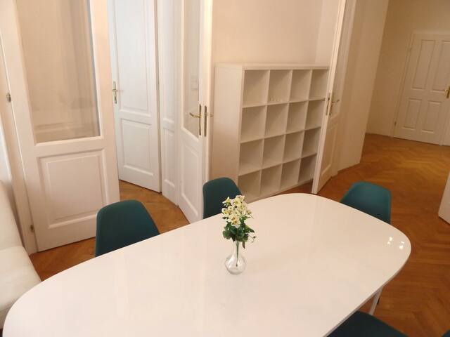 Top-location 2 BR St. Stephens Cathedral (A26) gallery image 3