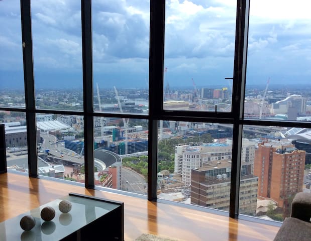 Sydney CBD Luxury 3B City Views