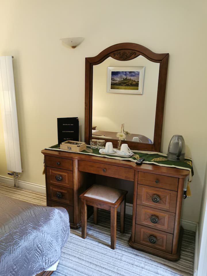 ตู้ลิ้นชักในห้องนอน