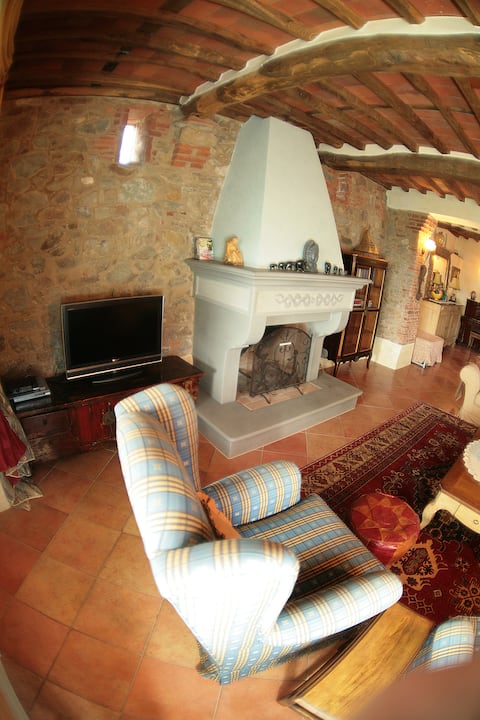 Popular Airbnb listing: La Stalla Giardino, Villa with private park. in Massarosa