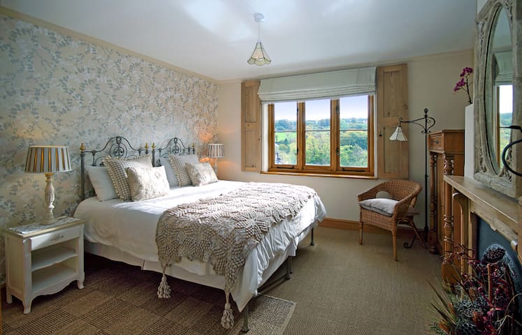 Holmdale.....heart of Exmoor National Park, Room 1