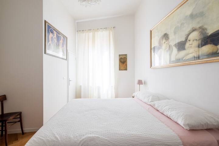 Modern flat on the old hidden canal gallery image 2