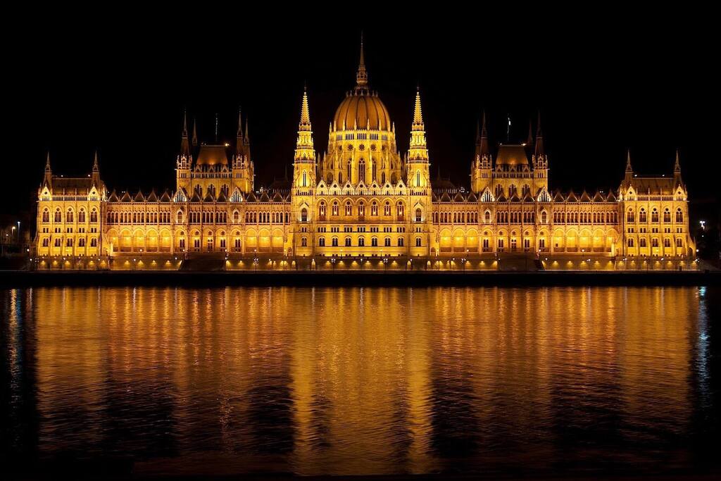 Parliament - 5minutes away from the apartment!