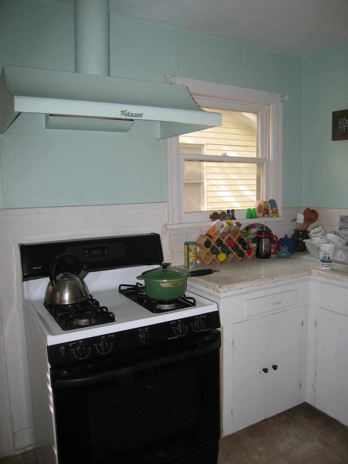 Cute, Cozy Central Austin Bungalow w/ Yard & Deck