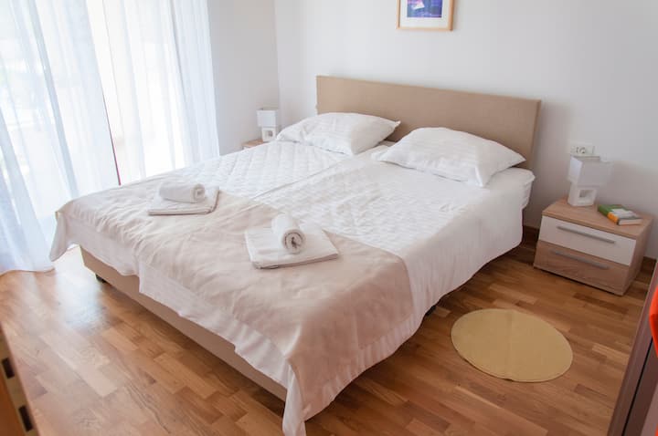 Spavaće sobe s bračnim krevetima i vlastitim kupaonicama