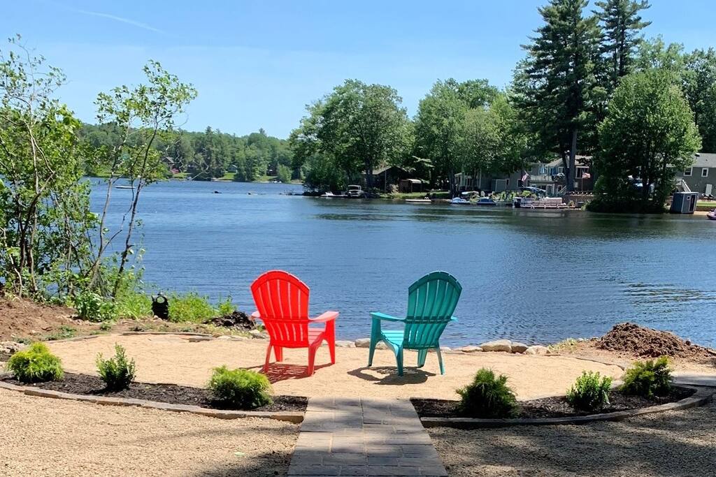 Lovely cottage on Sunrise Lake, Middleton, NH. Cottages for Rent in