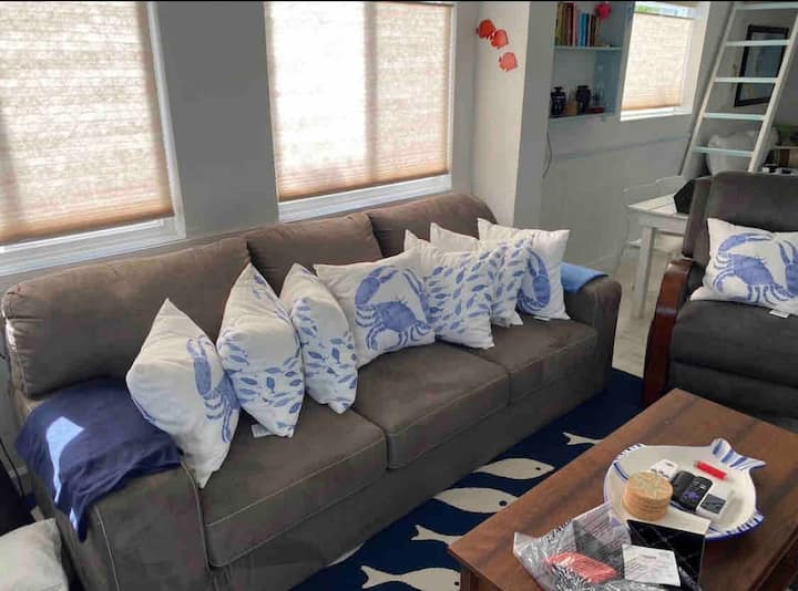 Super comfortable living room