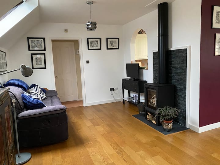 Cosy coach house on the outskirts of Cheltenham. Houses for Rent in