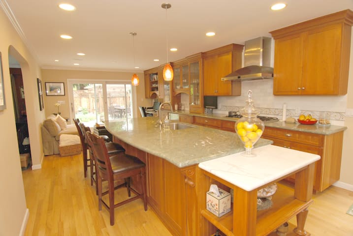 Beautiful 4BR Home by Stanford Univ