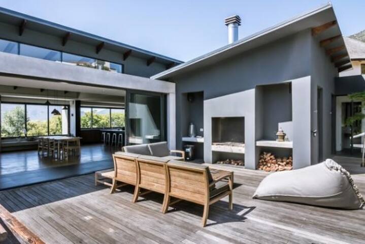 Twilight Villa gallery image 3