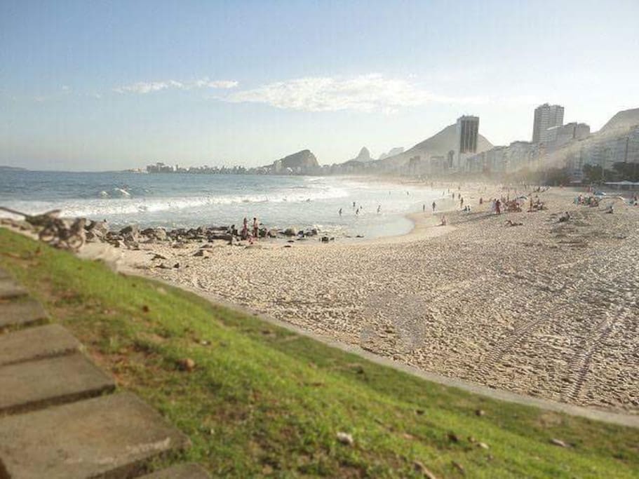 Vista de la playa de Copacabana desde el mirador de los pescadores
