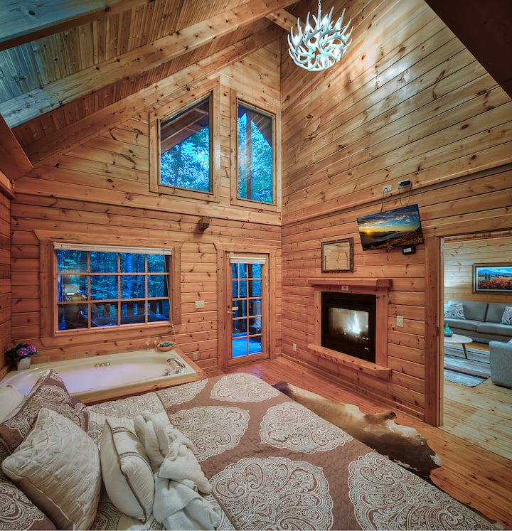 Romantic Cabin | Sauna & Hot Tub near Dollywood