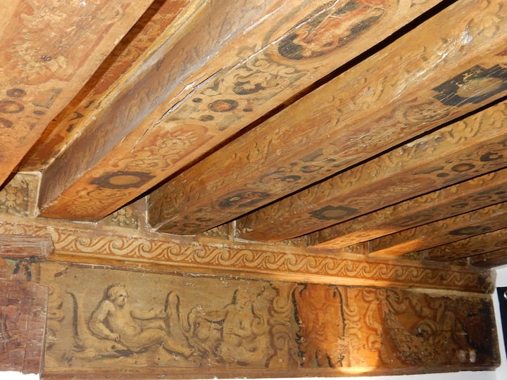Бојадисани греди на првиот кат: Celling from 17th centurey