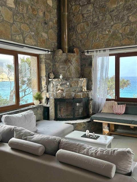 Successful Airbnb property: Asterousia Stone Villa - Private pool and jacuzzi in δήμος αρχανών αστερουσίων