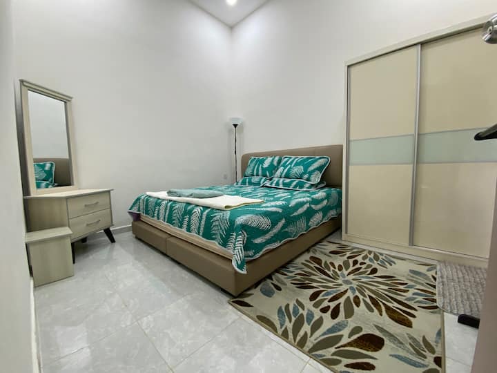 Potpuno opremljene sobe No2. 
klima-uređaj i privatna kupaonica
prostran prostor savršen za veću obitelj