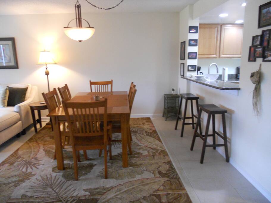 Dining room table seats 6 com