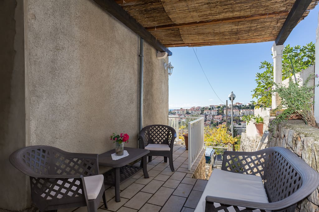 balcony