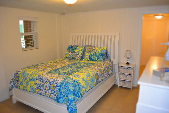 Პირველ სართულზე საწოლი 152 × 203 სმ