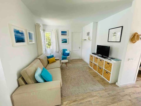 Successful Airbnb property: Central Top location, sea- and pool view in La Oliva