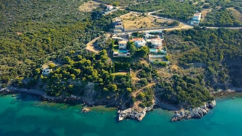 ScorpioBay Villa •Pool, Views &Calm |Lavillaebella