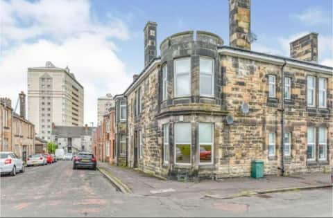 Ground Floor Flat With Free On Road Parking