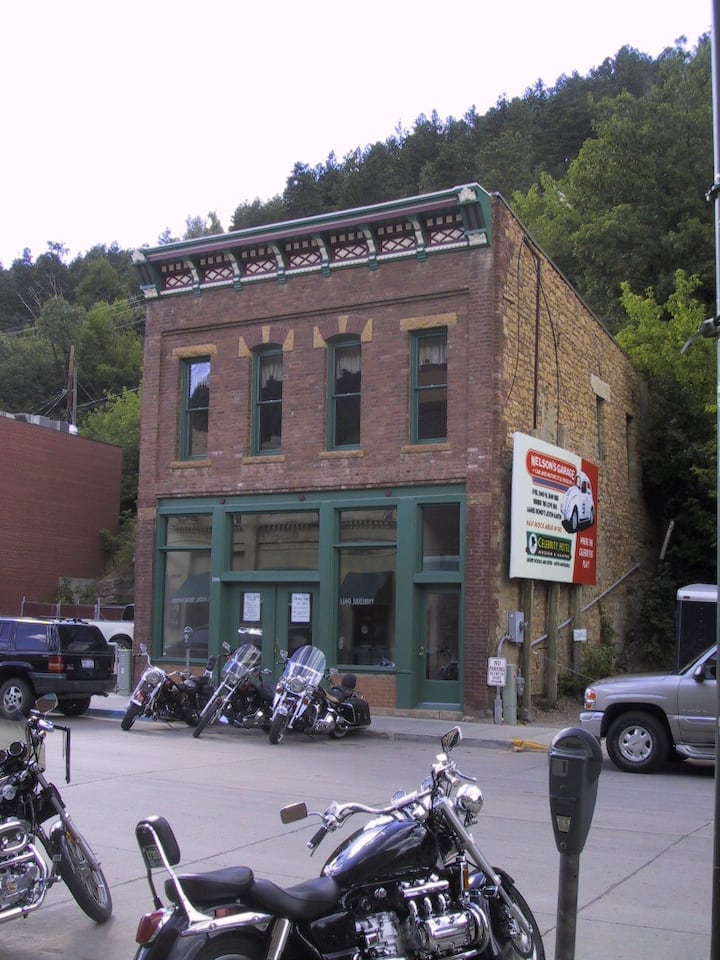 Aggies 1895 Saloon & Brothel Deadwood Main Street Apartments for Rent