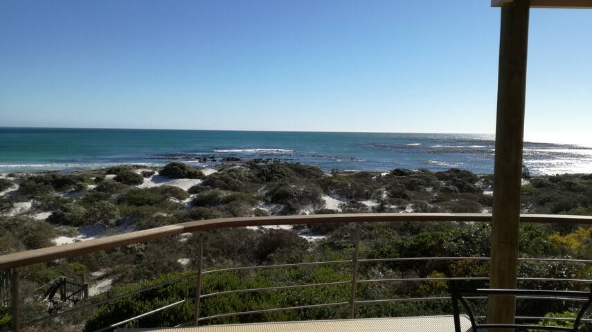 Sea Haven Beach Villa on Kommetjie beach, CapeTown gallery image 4