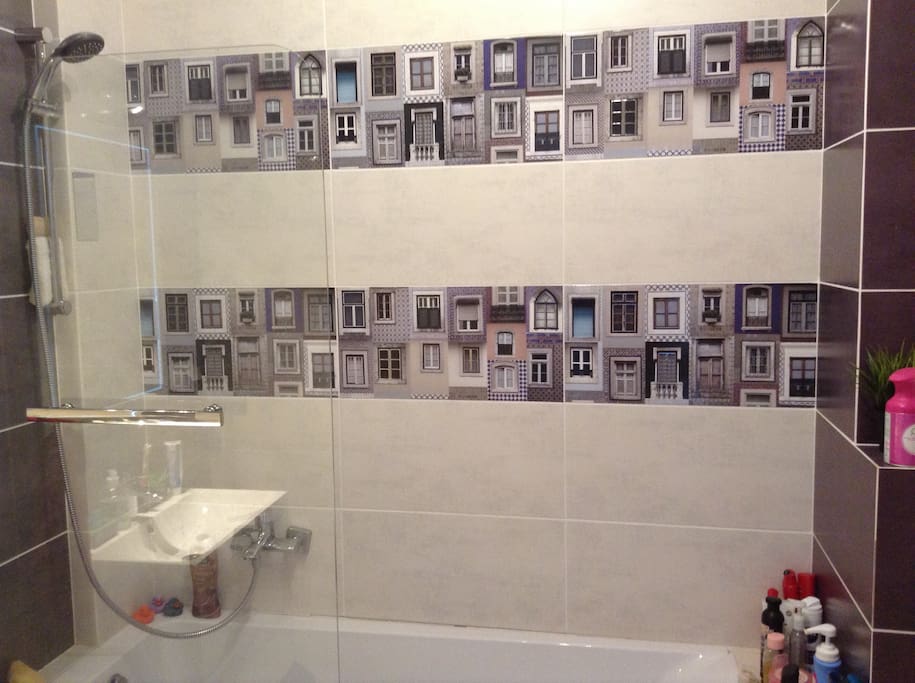 Nice shower and bath combo.