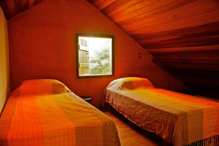 ห้อง 2
เตียง
Mezzanino สามารถเข้าร่วมด้วยกันและกลายเป็นคู่