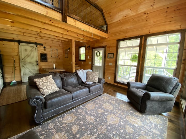Emmy House nestled in the WV foothills Cabins for Rent in Palestine