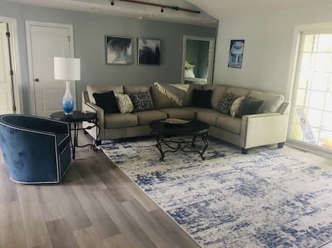 lakehome 2. 3 bed room. pontoon available to rent