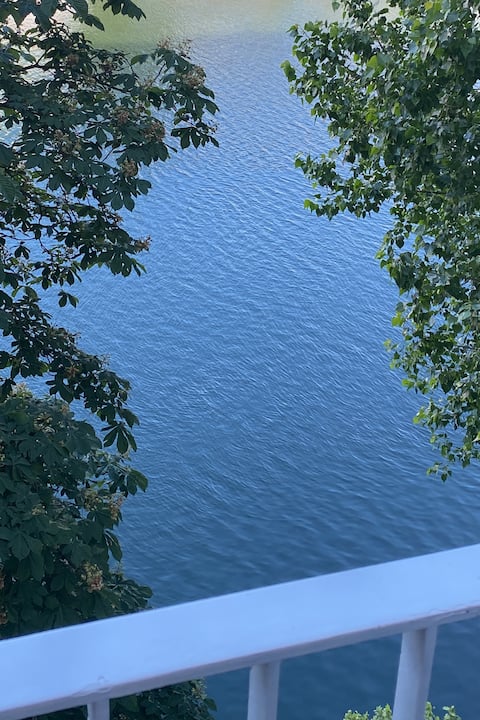 "Face to face with the Seine" at the gates of Paris