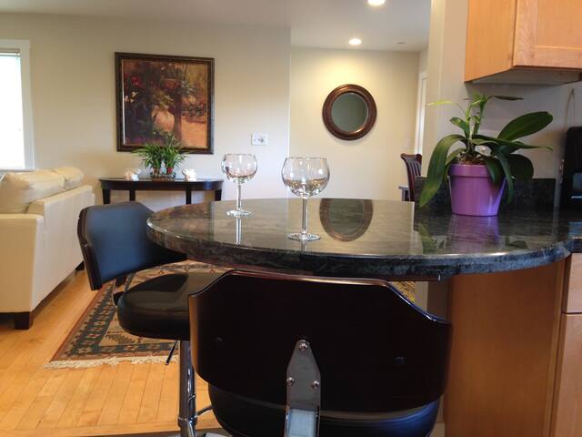 ❤️A Luxurious 3B/2B with Air Conditioning gallery image 2