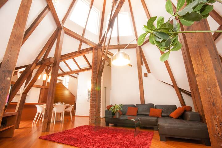 Luxury Loft 4-Bedrooms, 4-Bathrooms (Old Town) gallery image 5