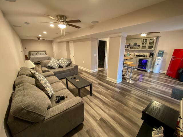 Private Basement Studio w Laundry, Deck & Fire Pit