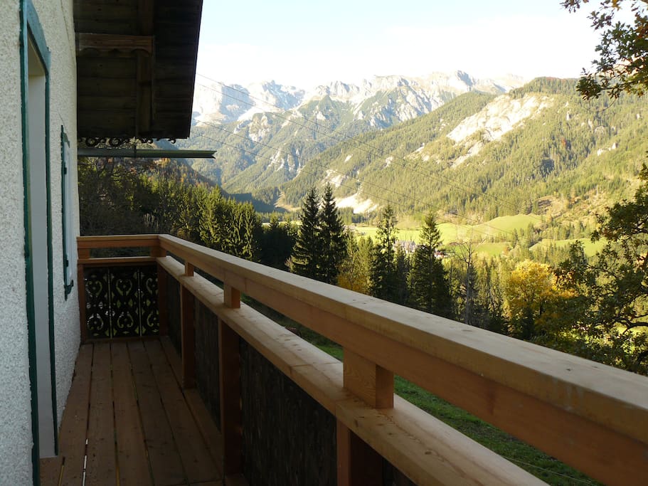 Die Aussicht vom Balkon auf das Hochschwabmassiv