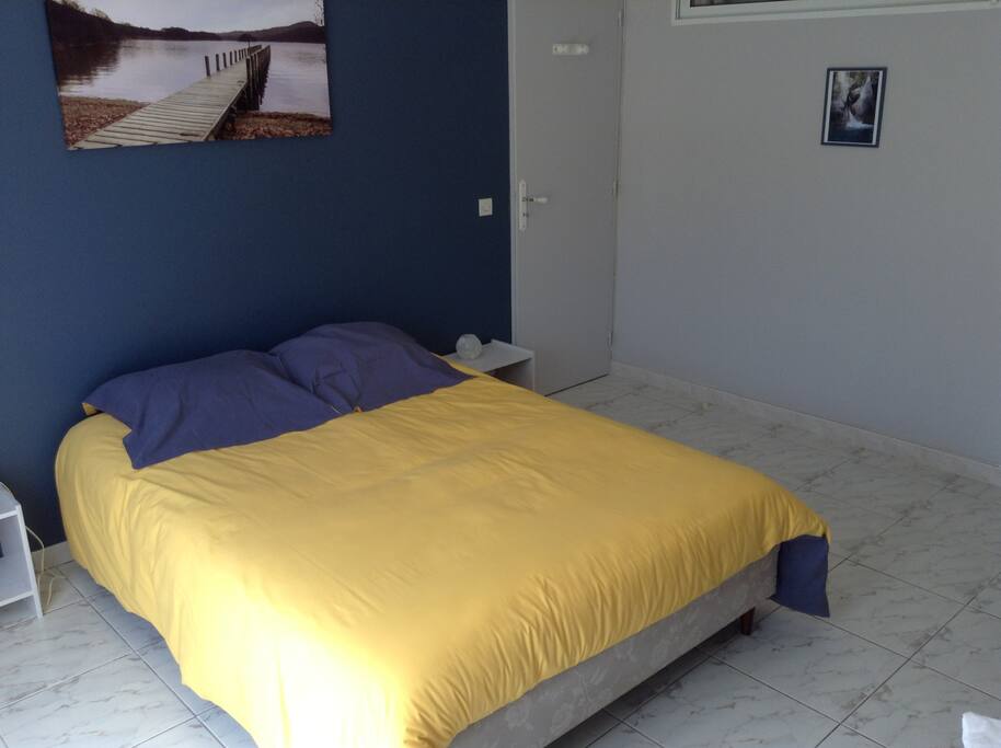 La chambre "Calanques" avec accès direct sur le jardin