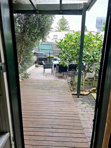 Spacious Luxury 4-Bedroom -near Grand prix/ Beach gallery image 5