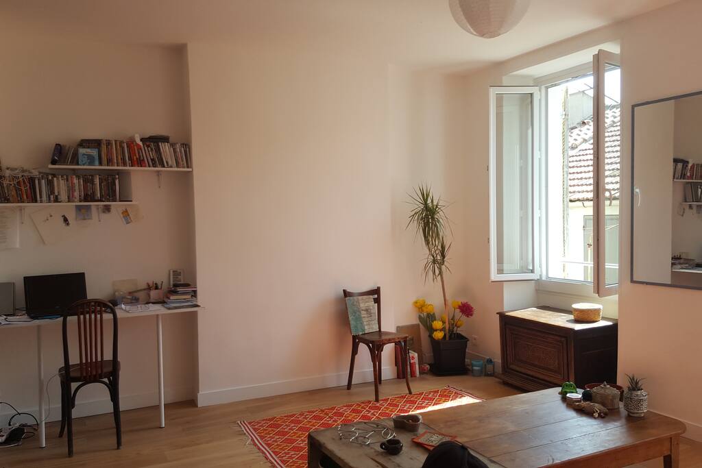 Coin bureau dans le salon