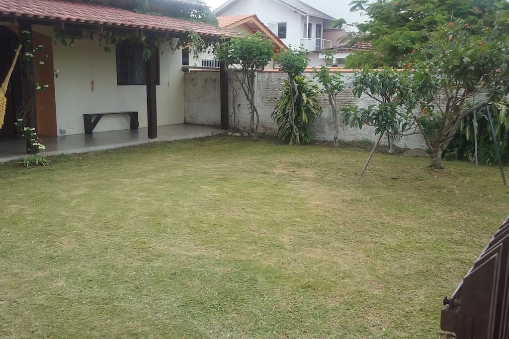 Jardim - pode estacionar carros